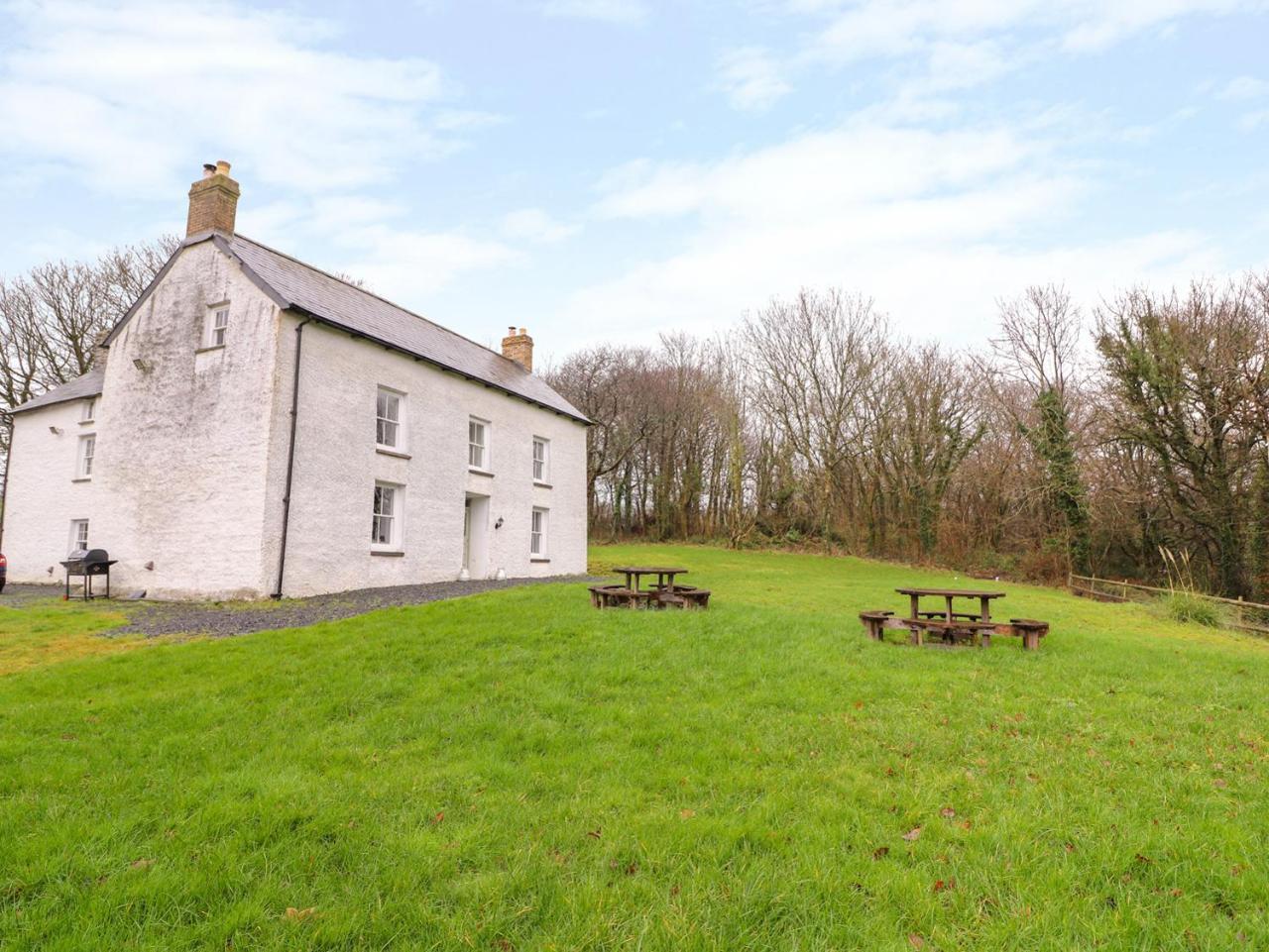 Llwyncadfor Farm Villa Llangunllo Exterior photo