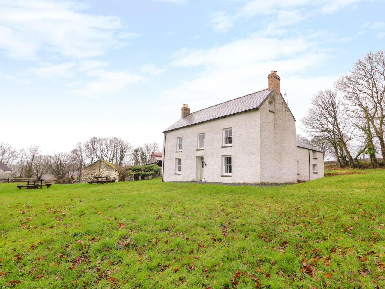 Llwyncadfor Farm Villa Llangunllo Exterior photo